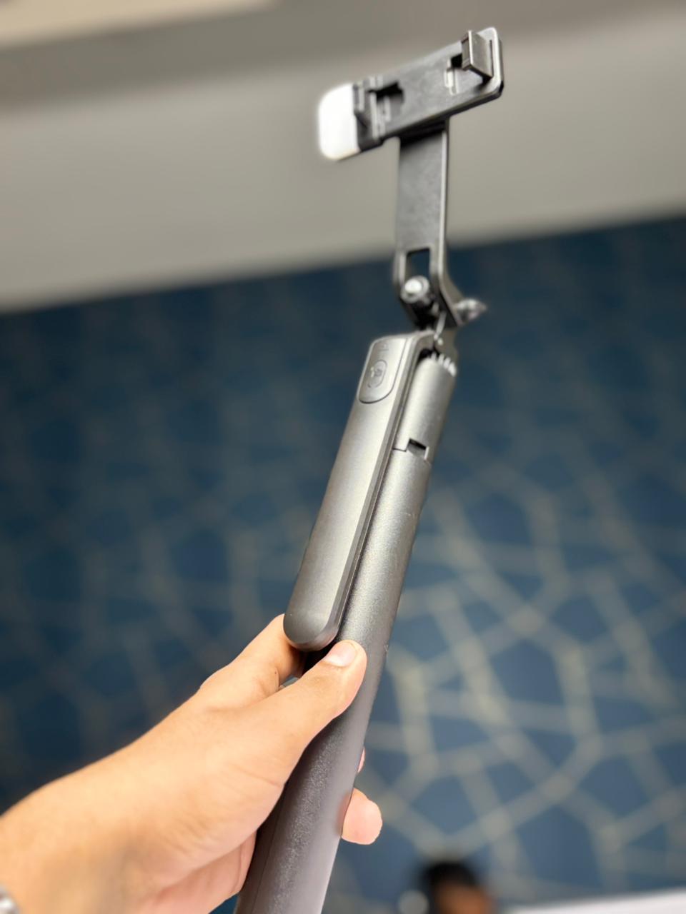 R16S With-Light Selfie Stick Tripod