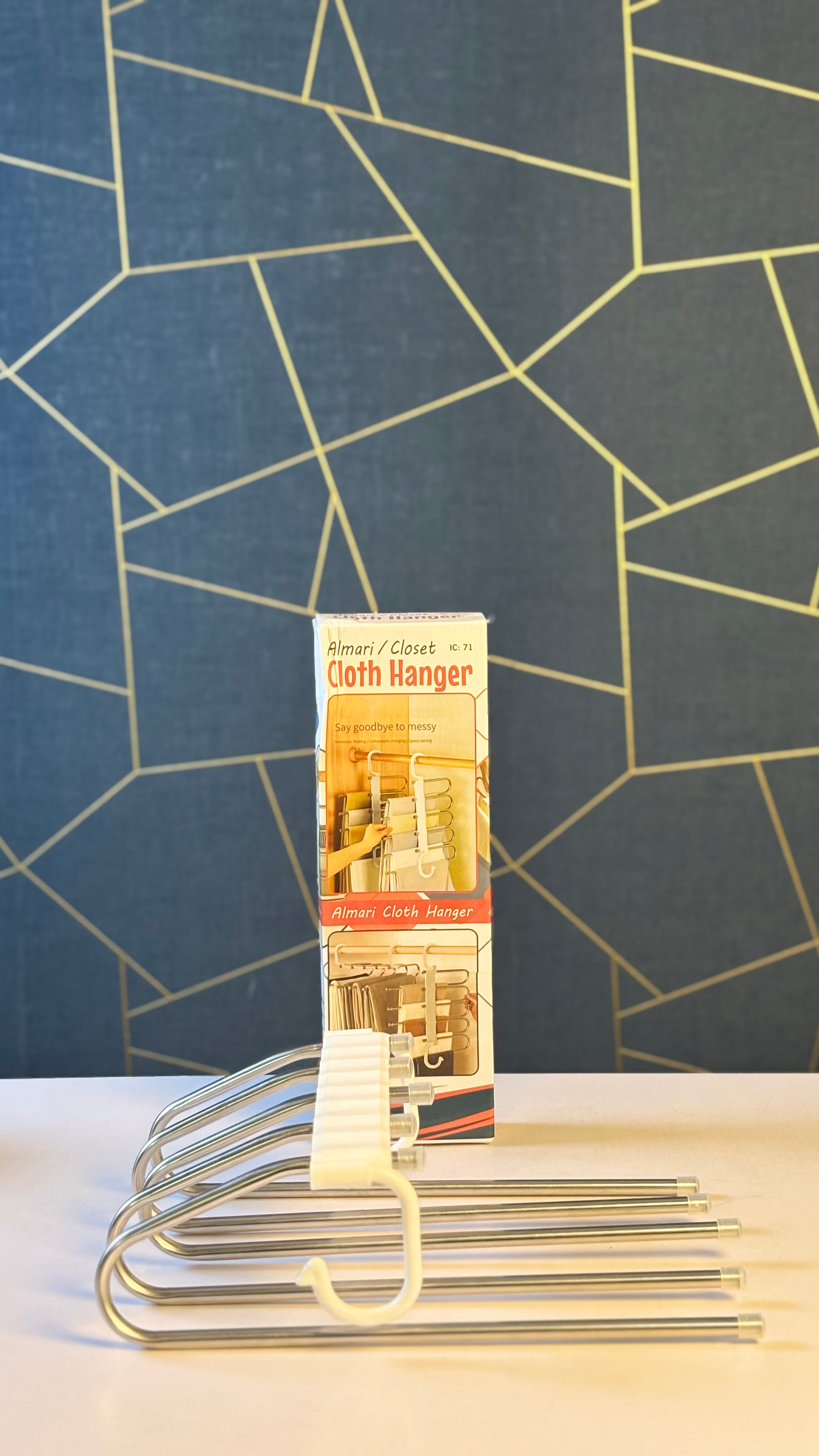 Almari Cloth Hanger