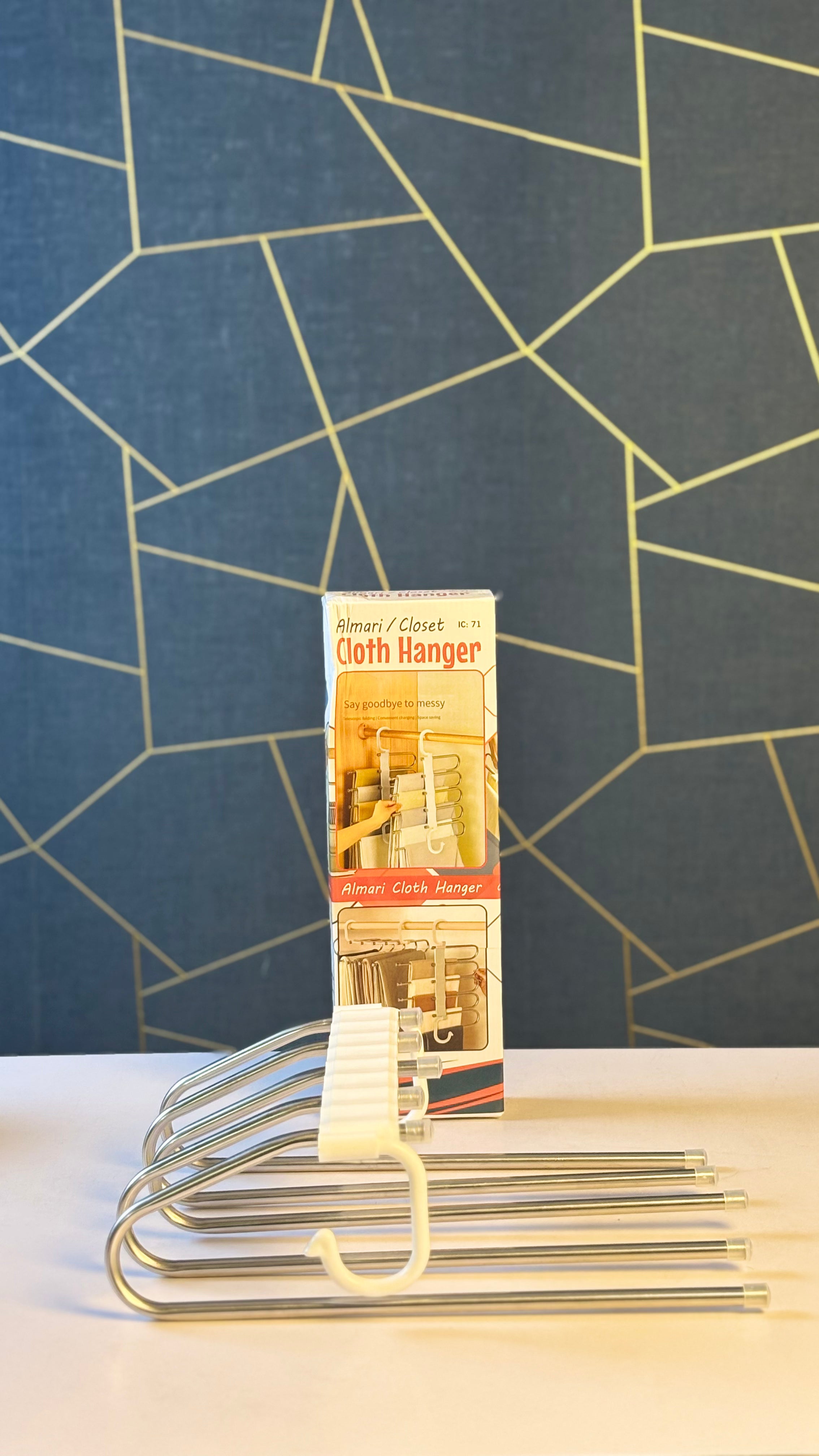 Almari Cloth Hanger