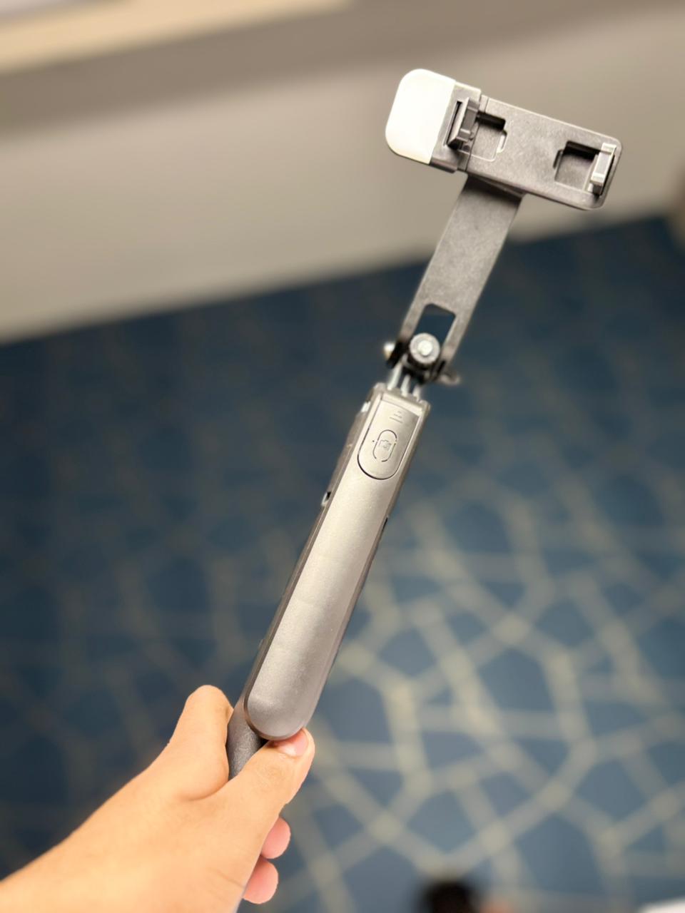 R16S With-Light Selfie Stick Tripod