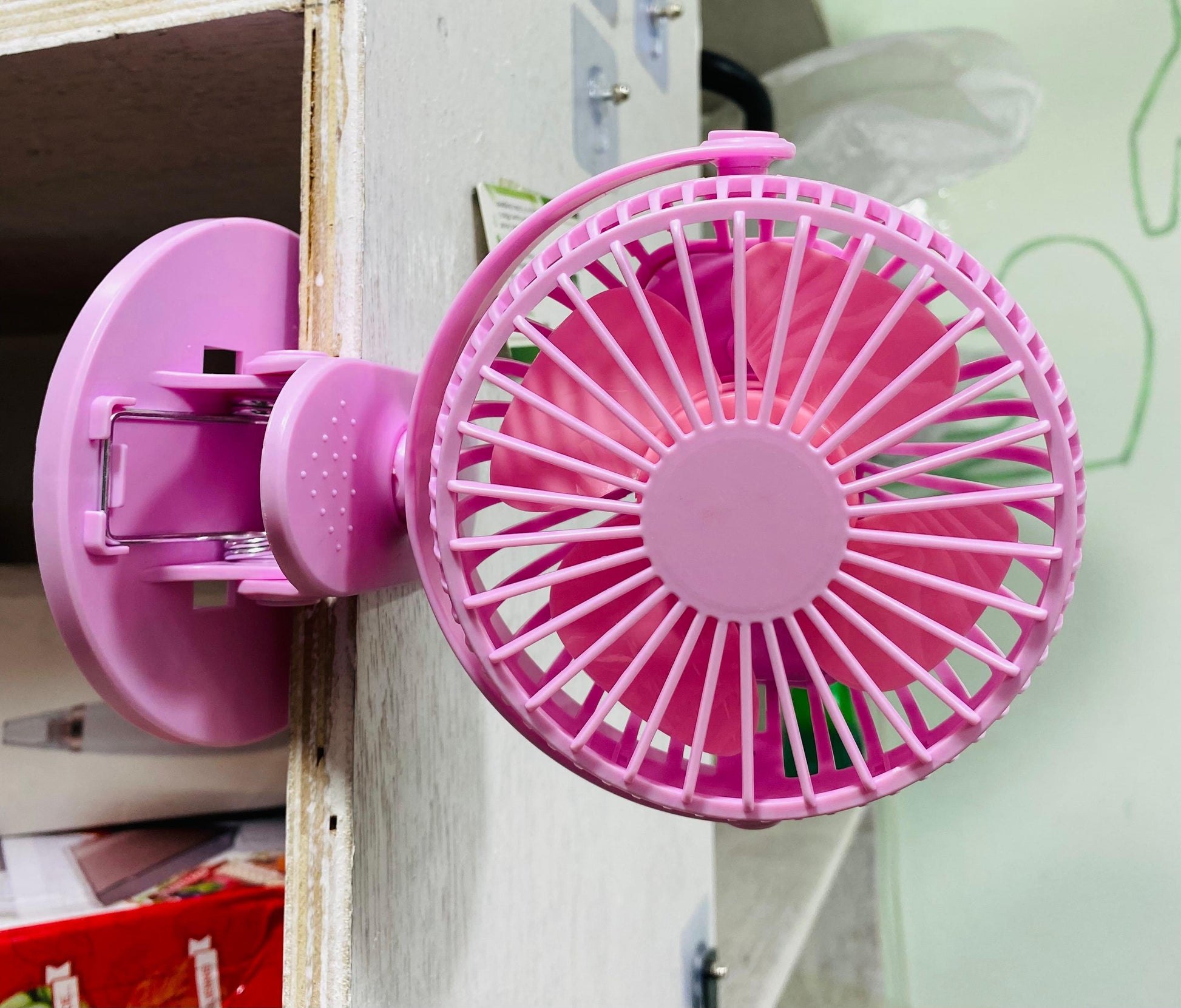 Mini Fan-এই ফ্যানের সাথে আমরা ২ টা করে ব্যাটার দিচ্ছি। 😱 - HT Bazar