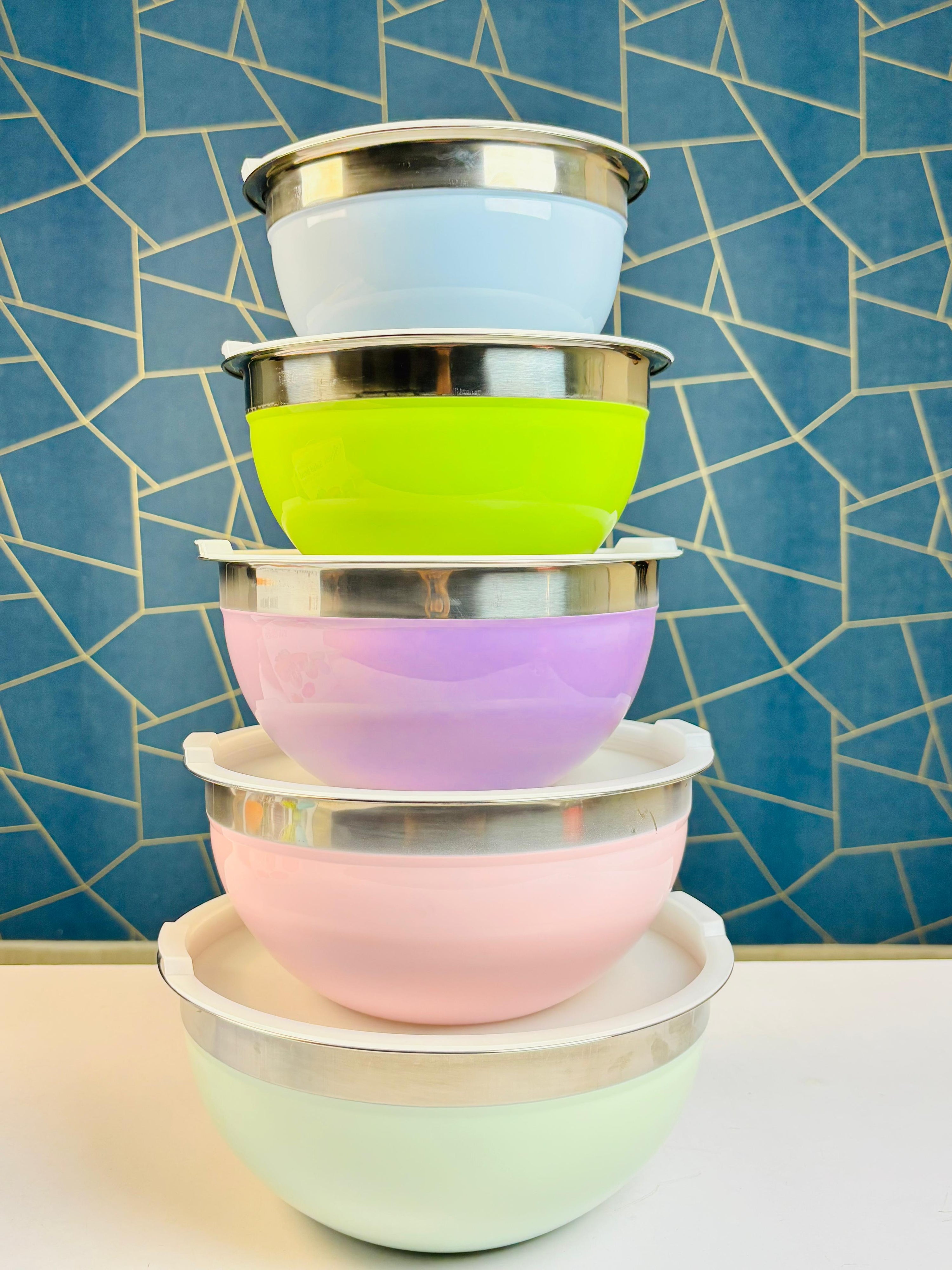 Uniquely Salad bowl WITH COVER