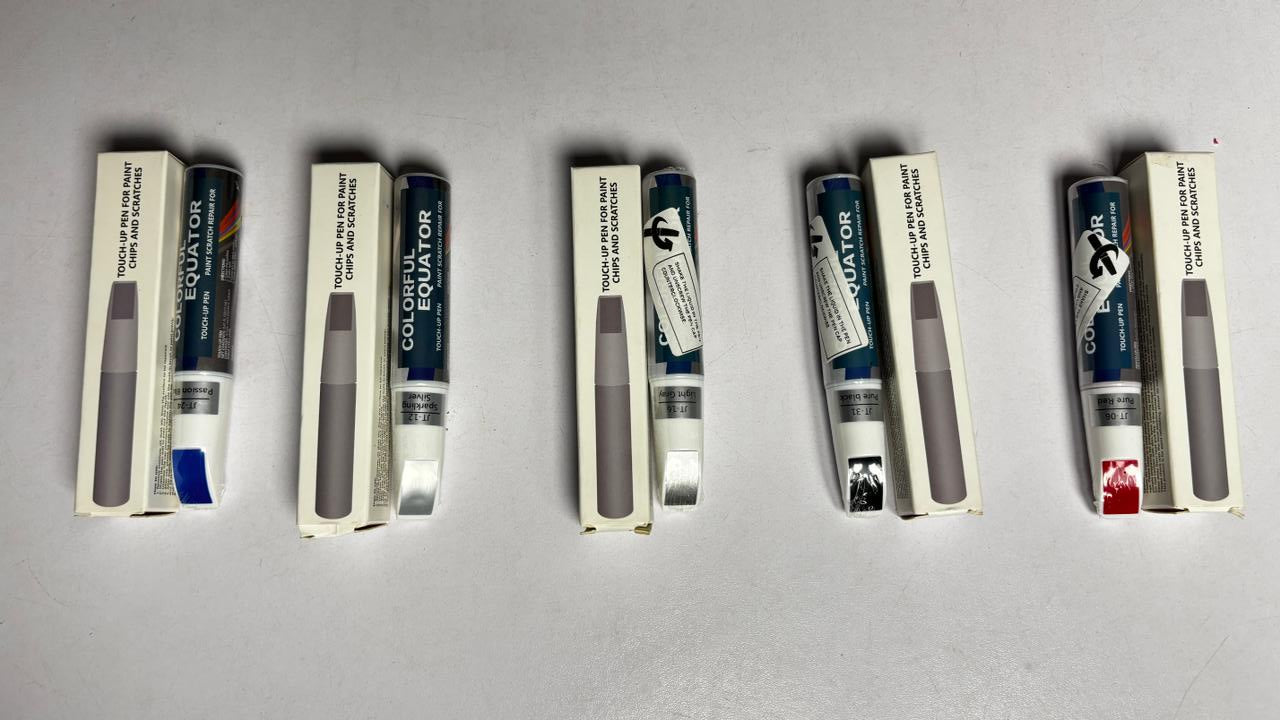 Touch-Up Pen For Fixing Paint Chips And Scratches