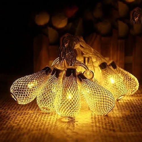 Multi Shaped Metal Body Decor Light( Golden)