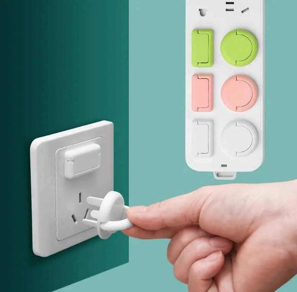 Socket safety এক প্যাকেটে ১০ পিছ থাকবে ( ৫পিছ দুই পিন + ৫ পিছ ৩পিন)